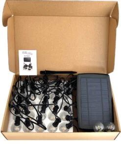 A Sunny Day Solar Lichtsnoer Buiten Inclusief 25 LED Lampen Voor Buiten - Lichtsnoer Op Zonne-energie - 25 LED Lampen - Solar Tuinverlichting - Lichtslinger - Prikkabel - Priklicht - Lichtsnoer -Tuinwereld Verkoop 1007x1200