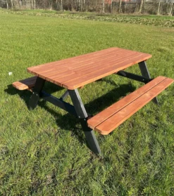 Goedkopepicknicktafels.nl | Zwart Bruine XL Picknicktafel Bruno | Tuintafel 6 Persoons | Bruin Zwart Gespoten Gedroogd Grenen Hout! -Tuinwereld Verkoop 1061x1200