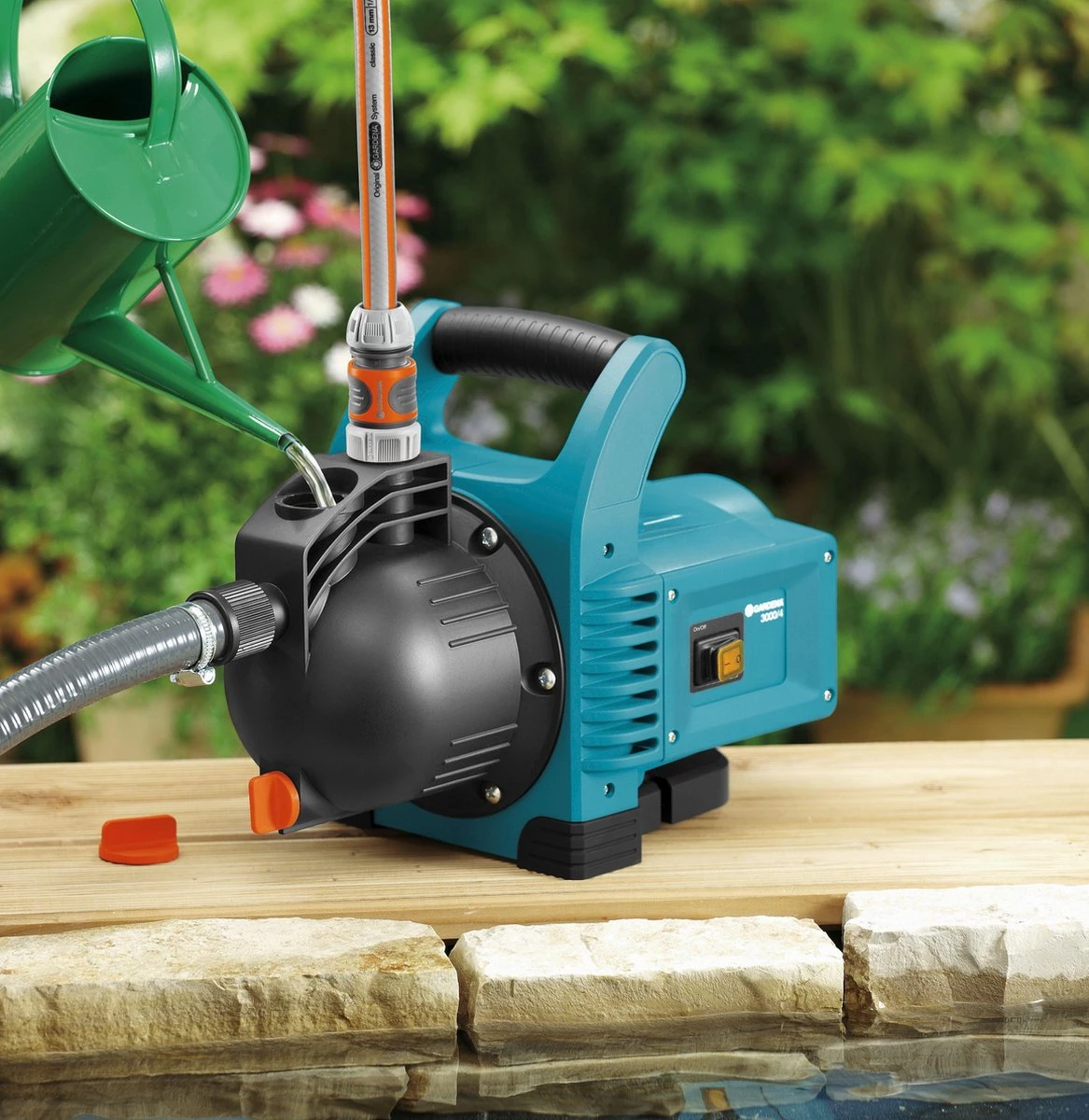 GARDENA - Classic Besproeiingspomp 3000/4 Compleet - Waterpomp - Incl. 3.5 M Aanzuigslang En 20 M Slang 2 GARDENA - Classic Besproeiingspomp 3000/4 Compleet - Waterpomp - Incl. 3.5 M Aanzuigslang En 20 M Slang - Afbeelding 2