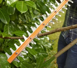 Black & Decker BLACK+DECKER BEHT251-QS Heggenschaar - 450W - 50cm - Gesnoerd -Tuinwereld Verkoop 1200x1060 4