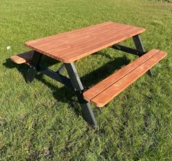 Goedkopepicknicktafels.nl | Zwart Bruine XL Picknicktafel Bruno | Tuintafel 6 Persoons | Bruin Zwart Gespoten Gedroogd Grenen Hout! -Tuinwereld Verkoop 1200x1127 1