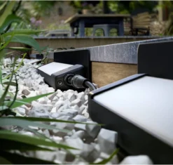 Philips Hue Amarant Verstraler - Wit En Gekleurd Licht - Zwart - Laagspanning -Tuinwereld Verkoop 1200x1144 1