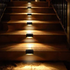 BIZZ Light ® Solar Buitenlamp Met Dag En Nacht Sensor Op Zonne Energie - IP65 Waterdicht- 4 Stuks - Tuinverlichting - Warm Wit - Zonne-energie - Voor Trappen, Hekken, Terras -Tuinwereld Verkoop 1200x1200 1294