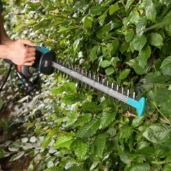 GARDENA - EasyCut 420/45 - Heggenschaar (gemotoriseerd) - Meslengte 45cm - Tandmes Opening 18mm -Tuinwereld Verkoop 1200x1200 1854