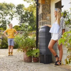 Harcostar Rainsaver Regenton 100 Liter Antraciet Met Vulautomaat En 3 Delige Voet -Tuinwereld Verkoop 1200x1200 2718