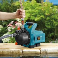 GARDENA - Classic Besproeiingspomp 3000/4 Compleet - Waterpomp - Incl. 3.5 M Aanzuigslang En 20 M Slang 13 GARDENA - Classic Besproeiingspomp 3000/4 Compleet - Waterpomp - Incl. 3.5 M Aanzuigslang En 20 M Slang -Tuinwereld Verkoop 1200x1200 2814
