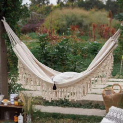 QUVIO Hangmat Voor In De Tuin - Tuinstoelen - Reishangmat Voor Camping, Outdoor En Reizen - Hamock - Katoen Ademend - Maximale Belasting Van 250KG - Lig Oppervlak Van 180 Cm - Geschikt Voor 1 Persoon - Beige -Tuinwereld Verkoop 1200x1200 934