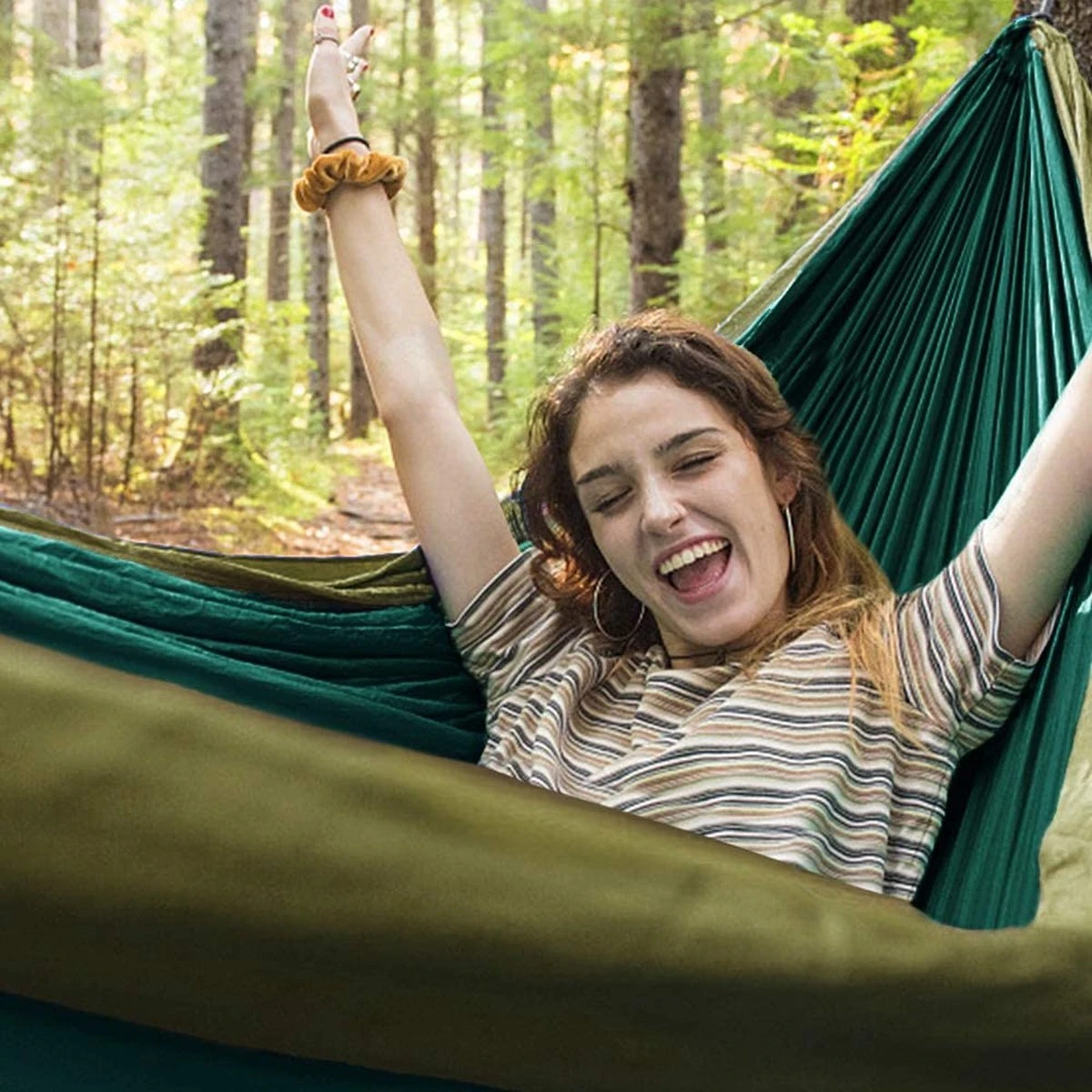 Kanyon Hangmat - Incl. Karabijnhaken En Riemen - Licht Parachutestof - 260 X 140 Cm - Tot 200kg - Groen/Khaki 6 Kanyon Hangmat - Incl. Karabijnhaken En Riemen - Licht Parachutestof - 260 X 140 Cm - Tot 200kg - Groen/Khaki - Afbeelding 6