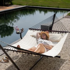 Vita5 Hangmat Met Standaard En Spreidstok – 2 Persoons – Incl. Bekerhouder - Afneembaar Kussen – Uv-bestendig – Beige -Tuinwereld Verkoop 1200x1200 960