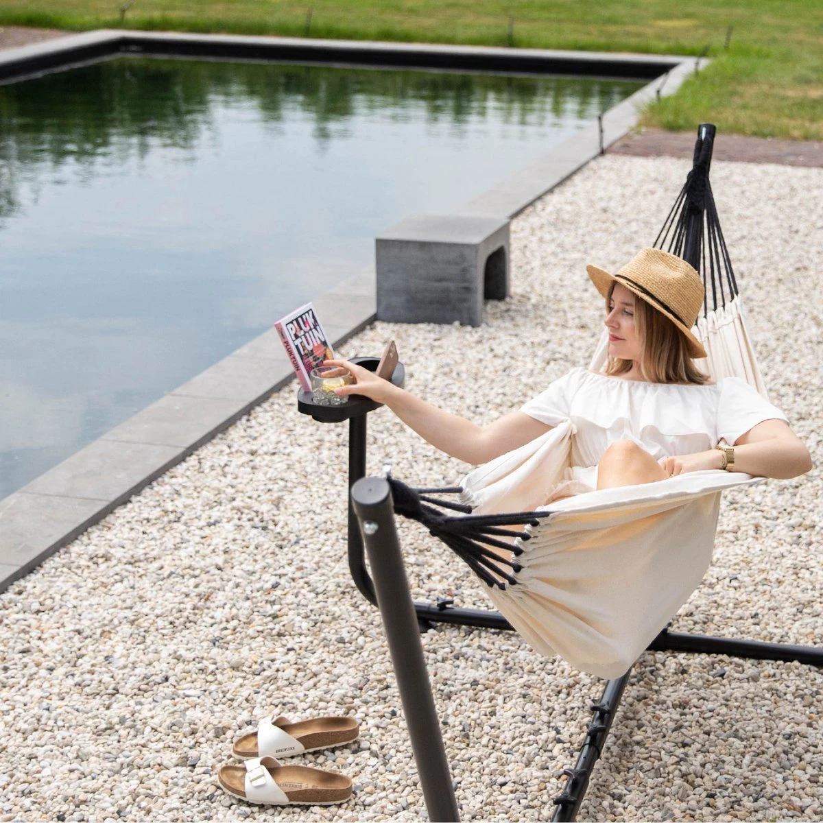 Vita5 Hangmat Met Standaard – 2 Persoons – Incl. Bekerhouder – 205kg Draaggewicht – Beige/Wit 6 Vita5 Hangmat Met Standaard – 2 Persoons – Incl. Bekerhouder – 205kg Draaggewicht – Beige/Wit - Afbeelding 6