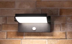 Verstelbare Wandlamp Berlin Met Sensor - Zwart | Ideale Tuinlampen Voor Aan De Muur, Wand Of Schutting -Tuinwereld Verkoop 1200x732 4