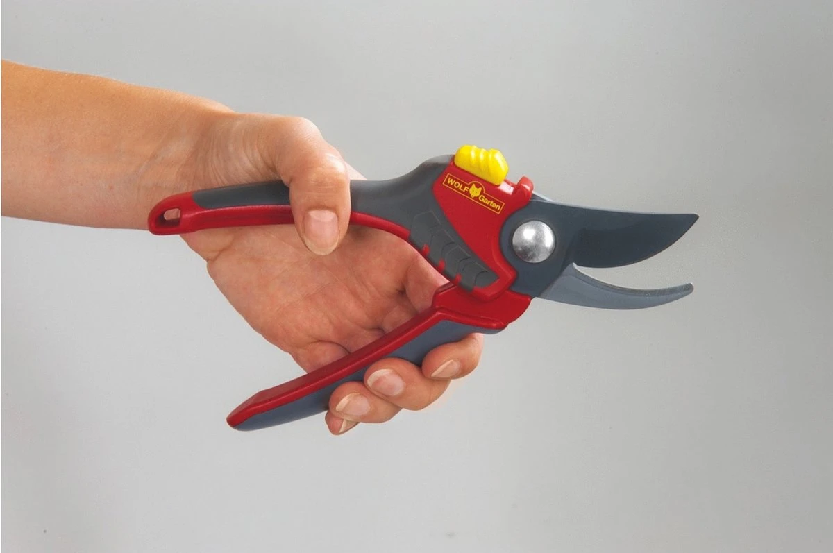 WOLF-Garten Snoeischaar "Premium Plus" RR 4000 - Max. Knipdiameter 22 Mm - Links- En Rechtshandige - Softinleg Handgreep - Snijhoek 30° - Voor Grote Handen - Vervangbare Messen 2 WOLF-Garten Snoeischaar "Premium Plus" RR 4000 - Max. Knipdiameter 22 Mm - Links- En Rechtshandige - Softinleg Handgreep - Snijhoek 30° - Voor Grote Handen - Vervangbare Messen - Afbeelding 2