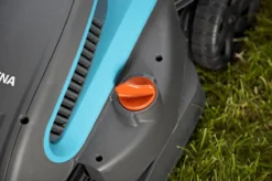 GARDENA - PowerMax™ 1200/32 0- Grasmaaier (gemotoriseerd) - Maaibreedte 32 Cm 16 GARDENA - PowerMax™ 1200/32 0- Grasmaaier (gemotoriseerd) - Maaibreedte 32 Cm -Tuinwereld Verkoop 1200x799 132