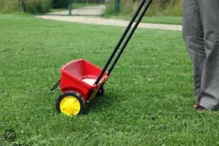 ECOstyle AZ Kalk Micro Korrel – Voor Gazon, Sier- En Moestuin - Corrigeert Zuurgraad Direct En Langdurig - Werkt Tegen Mos - CO2-Neutraal – 30 M² - 2 KG -Tuinwereld Verkoop 1200x800 516