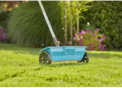 GARDENA Combisysteem Strooiwagen - 40 Cm Strooibreedte - Inhoud 3 Liter - Geschikt Voor 100m² 15 GARDENA Combisysteem Strooiwagen - 40 Cm Strooibreedte - Inhoud 3 Liter - Geschikt Voor 100m² -Tuinwereld Verkoop 1200x859