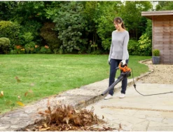 Black & Decker BLACK+DECKER BEBLV300SB-QS Bladblazer - 404 Km/u - 3000W - Zuig-/blaasfunctie - Gesnoerd -Tuinwereld Verkoop 1200x911 2