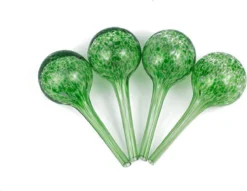 Merkloos Decopatent® 4 Stuks - Waterdruppelaar Voor Planten - Watergever - Glas - Waterbollen - Watergeefsysteem - Plantenbollen - Groen -Tuinwereld Verkoop 1200x930 3