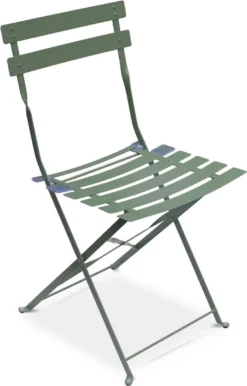 EMILIA Bistroset - 2 Inklapbare Stoelen En Een Ronde Tafel Van Gepoedercoat Staal Met Matte Afwerking – Groengrijs -Tuinwereld Verkoop 768x1200