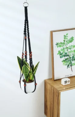 4 Stuks Zwarte Macrame Plantenhangers - Boho Handgeweven Katoen Hangpot Voor Binnen/Buiten - Hangende Bloempot Met Kralen - Macramé Touw/Koord Hangplant Houder - Bohemian Wandhanger Decoratie - Plant Hanger - Verticale Tuin Bloempothouder Planthanger 15 4 Stuks Zwarte Macrame Plantenhangers - Boho Handgeweven Katoen Hangpot Voor Binnen/Buiten - Hangende Bloempot Met Kralen - Macramé Touw/Koord Hangplant Houder - Bohemian Wandhanger Decoratie - Plant Hanger - Verticale Tuin Bloempothouder Planthanger -Tuinwereld Verkoop 772x1200 4