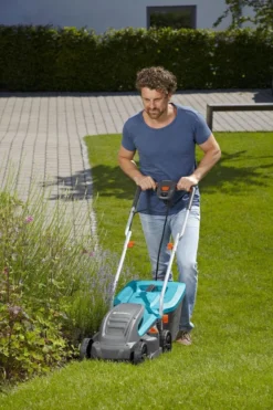 GARDENA - PowerMax™ 1200/32 0- Grasmaaier (gemotoriseerd) - Maaibreedte 32 Cm 19 GARDENA - PowerMax™ 1200/32 0- Grasmaaier (gemotoriseerd) - Maaibreedte 32 Cm -Tuinwereld Verkoop 799x1200 52