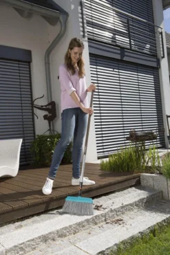 GARDENA Combisystem Terrasbezem - Breedte 32cm - Geadviseerde Steellengte 130cm -Tuinwereld Verkoop 799x1200 55