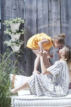 Elho Corsica Vertical Forest 24 - Bloempot Voor Balkonbuiten - Ø 26.7 X H 29.7 Cm - Wit/Wit 21 Elho Corsica Vertical Forest 24 - Bloempot Voor Balkonbuiten - Ø 26.7 X H 29.7 Cm - Wit/Wit -Tuinwereld Verkoop 800x1200 180