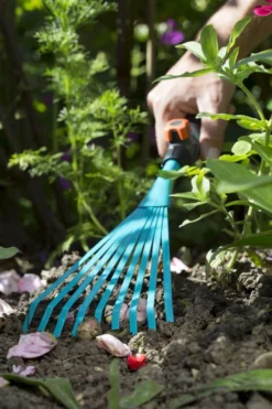 GARDENA Combisystem Bladharkje - Werkbreedte 12 Cm - 25 Jaar Garantie -Tuinwereld Verkoop 800x1200 93