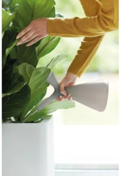 Elho Plunge Gieter 20 - Gieter Voor Binnenaccessoires - Ø 15.0 X H 29.5 Cm - Grijs/Warm Grijs -Tuinwereld Verkoop 820x1200 7