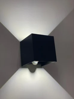 Lura Life - Design Wandlamp Kubus Met Bewegingssensor - LED - Zwart - 3000K Warm Wit - IP65 Waterdicht - Muurlamp - Geschikt Voor Binnen & Buiten - Motion Sensor -Tuinwereld Verkoop 900x1200 17